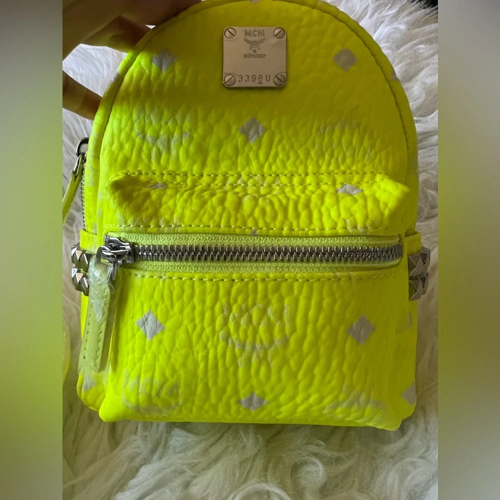 NWOT MCM FLUO VISETOS STARK BEBE BOO